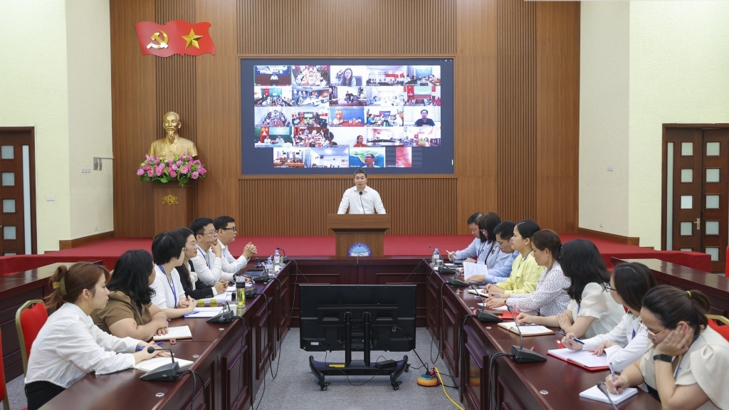 សន្និសីទ​ដើម្បី​អនុវត្ត​សេចក្តី​សម្រេច​ចិត្ត​នៃ​សមាជ​ទូទាំងប្រទេស​លើក​ទី ១៤ របស់​បក្ស​ស្តីពី​ការទូត​ប្រជាជន