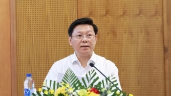 ក្រុមអ្នកសារព័ត៌មាន អ្នកបោះពុម្ពផ្សាយ សិល្បករ និងអ្នកបញ្ញវន្ត គឺជាក្រុមជួរមុខនៃការអនុវត្តសេចក្តីសម្រេចនៃសមាជជាតិលើកទី ១៤ របស់បក្ស