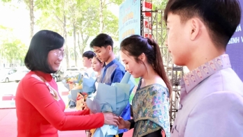 និស្សិតឡាវ និងកម្ពុជា ដែលកំពុងសិក្សានៅខេត្តដុងណៃ បានរៀបចំពិធីជួបជុំគ្នា ដើម្បីអបអរសាទរបុណ្យចូលឆ្នាំថ្មីប្រពៃណីរបស់ប្រទេសរៀងៗខ្លួន