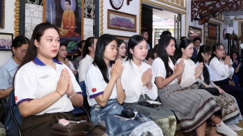 ពណ៌សម្បុរនៃបុណ្យចូលឆ្នាំថ្មីប្រពៃណីជាតិ កម្ពុជា-ឡាវ-ថៃ បញ្ចេញពន្លឺយ៉ាងត្រចះត្រចង់នៅទីក្រុងហូជីមិញ