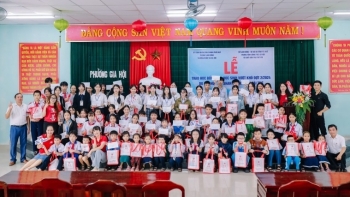 អង្គការ Zhi Shan គាំទ្រអាហារូបករណ៍ចំនួន ២៤៨ កន្លែង និងបណ្ណាល័យចំនួន ៣ សម្រាប់សិស្សានុសិស្សនៅទីក្រុង Hue