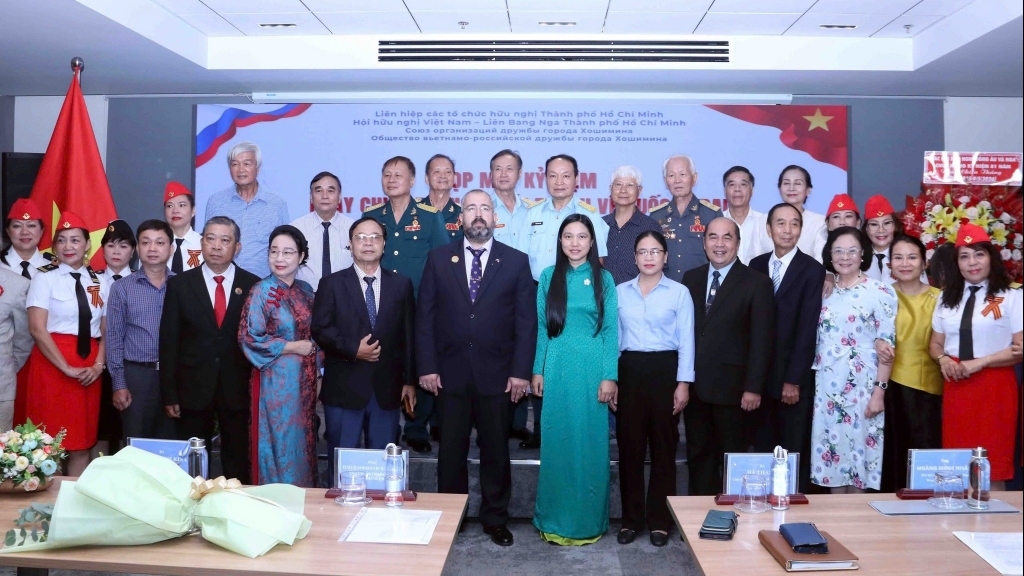 សកម្មភាពជាច្រើនរំលឹកខួបនៃទិវាជ័យជម្នះ នៅទីក្រុងហាណូយ និងទីក្រុងហូជីមិញ