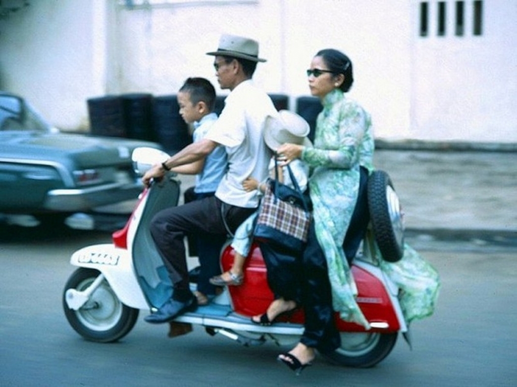 កម្រង​រូបថត​ពណ៌​ប្លែក​ពី​គេ​ក្នុង​ជីវិត​ប្រចាំ​ថ្ងៃ​ក្នុង​ទីក្រុង Saigon (វៀតណាម) ឆ្នាំ ១៩៦៧