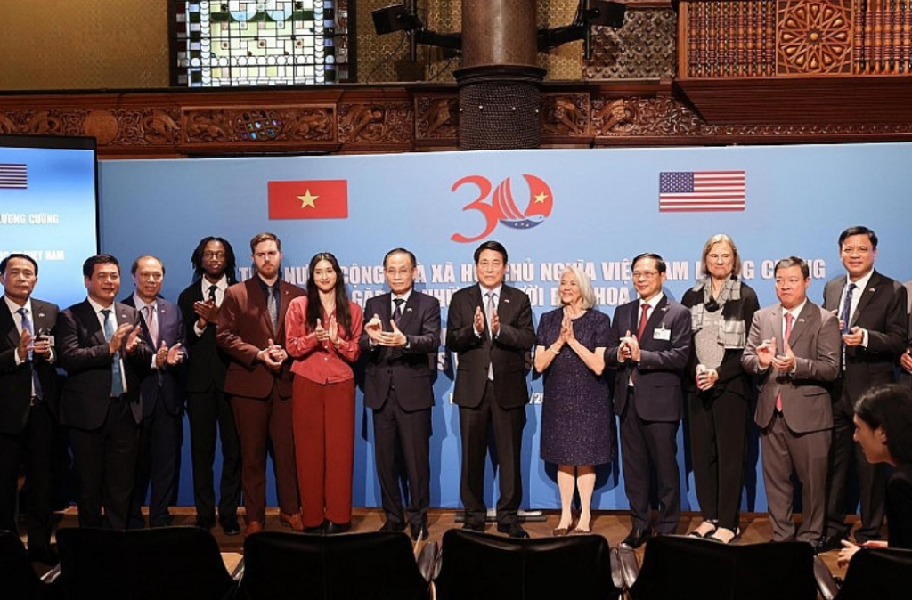 ៧៥ ឆ្នាំនៃការគាំទ្រយ៉ាងសកម្មចំពោះកិច្ចការបរទេសរបស់បក្ស និងការទូតរបស់រដ្ឋ - ភារកិច្ចលើដំណើរថ្មីមួយ