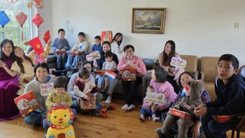 ភាសាវៀតណាម "រីកដុះដាល" នៅក្នុងទឹកដីនៃផ្កា Tulip