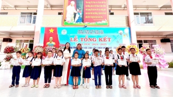 លោកវេជ្ជបណ្ឌិត Tra My បង្ហាញពីអាថ៌កំបាំងក្នុងការជួយកូនរបស់គាត់ឱ្យ «អាន និងសរសេរបានស្ទាត់ជំនាញ» ជាភាសាវៀតណាម