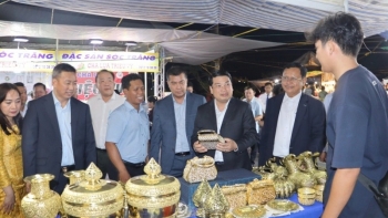 ពិធីបើកពិព័រណ៍ពាណិជ្ជកម្ម OCOP នៅតំបន់ព្រំដែនវៀតណាម-កម្ពុជា