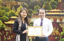 ទីក្រុង Hue បានប្រគល់ងារជា “ពលរដ្ឋកិត្តិយស” ដល់នាយករង KOICA ប្រចាំនៅវៀតណាម