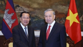 សារព័ត៌មានកម្ពុជាសរសេរអំពីជ័យជម្នះថ្ងៃទី ៧ ខែមករា៖ សង្កត់ធ្ងន់លើតួនាទីរបស់វៀតណាមក្នុងប្រវត្តិសាស្ត្រ និងបច្ចុប្បន្ន