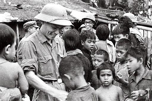 សារព័ត៌មានកម្ពុជាសរសេរអំពីជ័យជម្នះថ្ងៃទី ៧ ខែមករា៖ សង្កត់ធ្ងន់លើតួនាទីរបស់វៀតណាមក្នុងប្រវត្តិសាស្ត្រ និងបច្ចុប្បន្ន សារព័ត៌មានកម្ពុជាសរសេរអំពីជ័យជម្នះថ្ងៃទី ៧ ខែមករា៖ សង្កត់ធ្ងន់លើតួនាទីរបស់វៀតណាមក្នុងប្រវត្តិសាស្ត្រ និងបច្ចុប្បន្ន