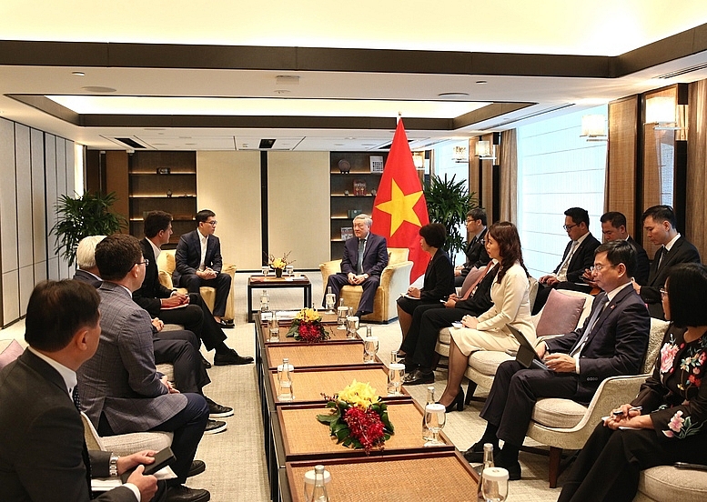 លើកទឹកចិត្តស្ថាប័នហិរញ្ញវត្ថុអន្តរជាតិដែលមានកេរ្តិ៍ឈ្មោះល្អ ឲ្យលើកកម្ពស់កិច្ចសហប្រតិបត្តិការ និងការវិនិយោគនៅក្នុងប្រទេសវៀតណាម