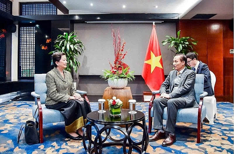 លោក Le Hoai Trung រដ្ឋមន្ត្រីការបរទេសវៀតណាមទទួលជួបឯកអគ្គរាជទូតកម្ពុជាអញ្ជើញចូលជួបសម្តែងការគួរសម និងជម្រាបលា លោក Le Hoai Trung រដ្ឋមន្ត្រីការបរទេសវៀតណាមទទួលជួបឯកអគ្គរាជទូតកម្ពុជាអញ្ជើញចូលជួបសម្តែងការគួរសម និងជម្រាបលា