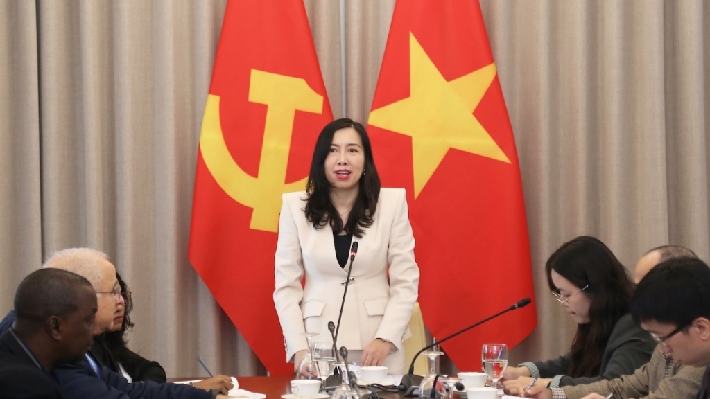 បង្កើតលក្ខខណ្ឌអំណោយផលសម្រាប់សារព័ត៌មានអន្តរជាតិ ដើម្បីរាយការណ៍យ៉ាងទូលំទូលាយ និងដោយយុត្តិធម៌អំពីសមាជជាតិលើកទី ១៤