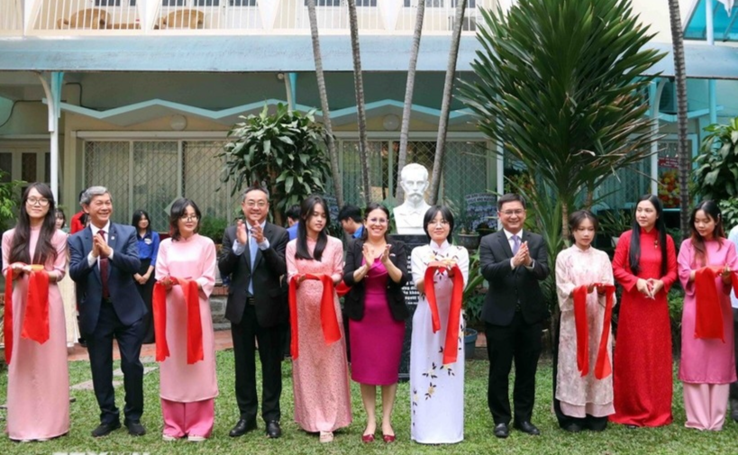 ជាលើកដំបូង រូបសំណាកវីរបុរសជាតិគុយបា José Martí ត្រូវបានសាងសង់ឡើងនៅទីក្រុងហូជីមិញ