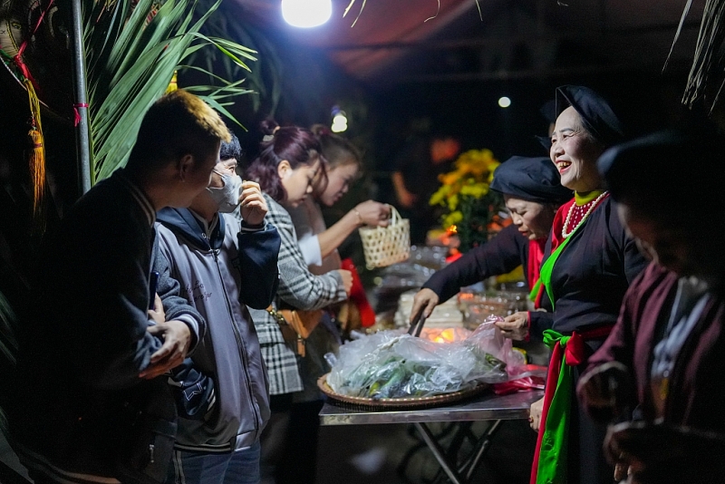 រូបថត៖ ផ្សារណាត់ Am Duong ភាគខាងជើង បើកលក់ម្តងក្នុងមួយឆ្នាំ