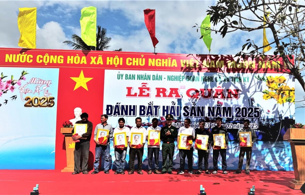 អ្នកនេសាទ Quang Ngai មានសភាពអ៊ូអរជាមួយនឹងរដូវកាលនេសាទថ្មី