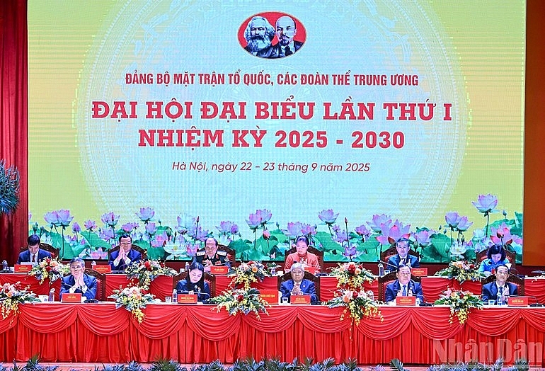 លោកបណ្ឌិត Nguyen Minh Chung៖ គណៈកម្មាធិការបក្សនៃរណសិរ្សមាតុភូមិវៀតណាម និងអង្គការមហាជនកណ្តាលនឹងក្លាយជាសសរស្តម្ភរឹងមាំនៃប្រព័ន្ធនយោបាយ