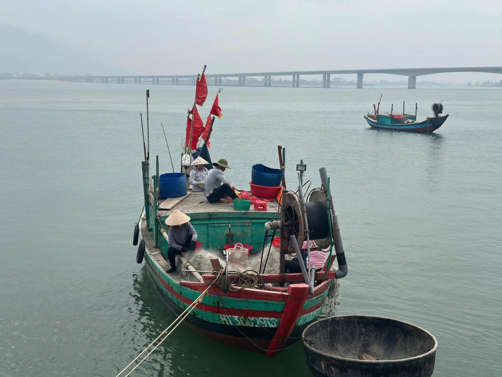 ខេត្តហាទីញបន្តរឹតបន្តឹងការគ្រប់គ្រងការនេសាទខុសច្បាប់ មិនបានរាយការណ៍ និងមិនមានការគ្រប់គ្រង (IUU) ដោយបញ្ចប់នាវានេសាទដែលខ្វះឯកសារត្រឹមត្រូវ (គ្មានលិខិតអន