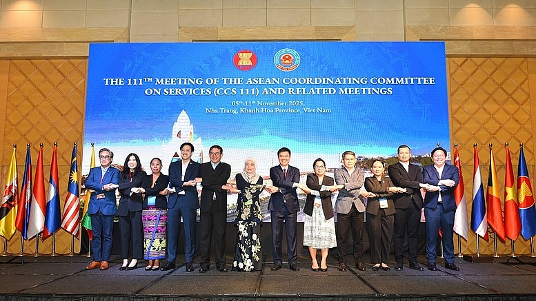 ការលើកកម្ពស់ការធ្វើសមាហរណកម្ម និងនវានុវត្តន៍នៅក្នុងវិស័យសេវាកម្មក្នុងតំបន់អាស៊ាន