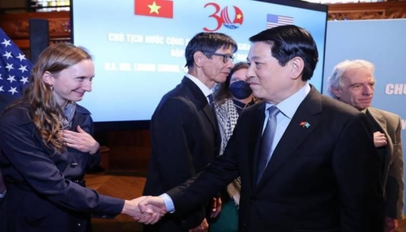 លោកប្រធានរដ្ឋ លឿង គួង បានជួបជាមួយមិត្តភក្តិ និងពលរដ្ឋជឿនលឿននៃសហរដ្ឋអាមេរិក នៅថ្ងៃទី២២ ខែកញ្ញា ឆ្នាំ២០២៥ នៅទីក្រុងញូវយ៉ក (សហរដ្ឋអាមេរិក)។ លោកប្រធានរដ្ឋ លឿង គួង បានជួបជាមួយមិត្តភក្តិ និងពលរដ្ឋជឿនលឿននៃសហរដ្ឋអាមេរិក នៅថ្ងៃទី២២ ខែកញ្ញា ឆ្នាំ២០២៥ នៅទីក្រុងញូវយ៉ក (សហរដ្ឋអាមេរិក)។