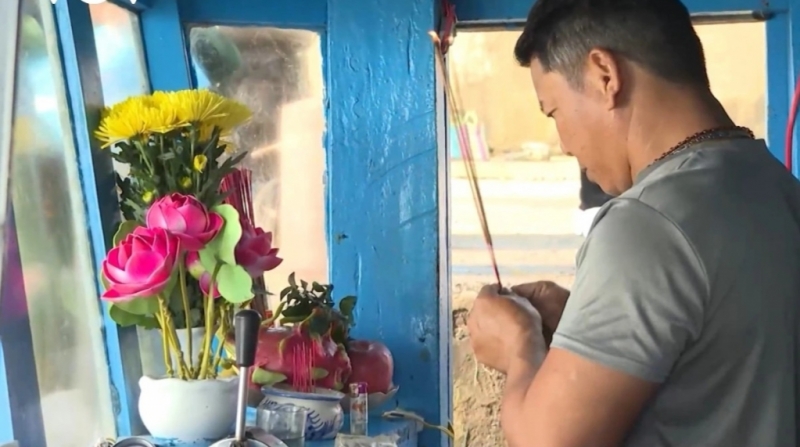 អ្នកនេសាទបានចេញដំណើរដោយរំភើបនៅដើមនិទាឃរដូវ អ្នកនេសាទបានចេញដំណើរដោយរំភើបនៅដើមនិទាឃរដូវ