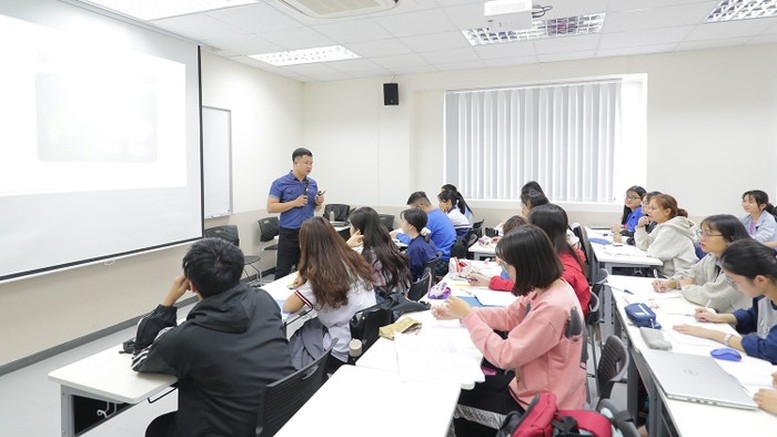 សំណើ​អត្រា​ប្រាក់ឧបត្ថម្ភ​អនុគ្រោះ​សម្រាប់​សមាជិក​សាស្ត្រាចារ្យ​ពេញម៉ោង