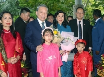 អគ្គលេខាបក្ស To Lam និងភរិយាបានចាប់ផ្តើមដំណើរទស្សនកិច្ចជាផ្លូវការនៅសាធារណរដ្ឋសិង្ហបុរី