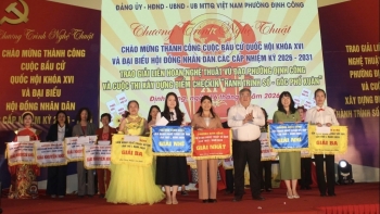 សង្កាត់ឌិញកុង៖ បានរៀបចំការសម្តែងវប្បធម៌ដើម្បីអបអរសាទរការបោះឆ្នោតដោយជោគជ័យ ប្រគល់រង្វាន់សម្រាប់ការប្រកួត "ជ្រុងដ៏ស្រស់ស្អាត" និងការប្រកួតរាំ។