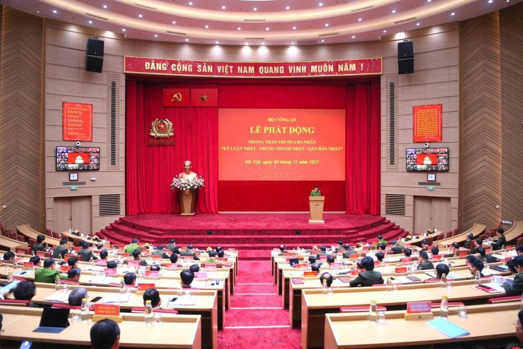 នគរបាលប្រជាជនគឺជា «ក្រុមដែលមានវិន័យល្អបំផុត ស្មោះត្រង់បំផុត និងជិតស្និទ្ធបំផុតជាមួយប្រជាជន» ដែលរួមចំណែកដល់ការសម្រេចបាននូវគោលដៅយុទ្ធសាស្ត្ររបស់បក្សដោយជ