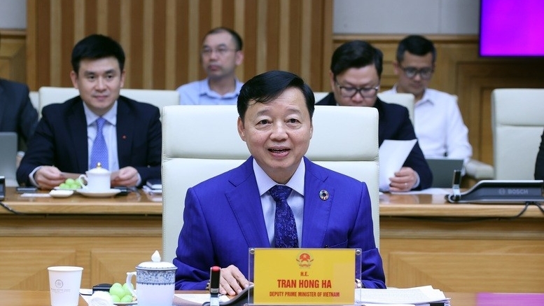 ឧបនាយករដ្ឋមន្ត្រី Tran Hong Ha ធ្វើការជាមួយក្រុមត្រួតពិនិត្យ IUU របស់ EC