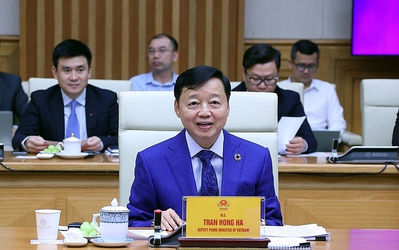 ឧបនាយករដ្ឋមន្ត្រី Tran Hong Ha ធ្វើការជាមួយក្រុមត្រួតពិនិត្យ IUU របស់ EC ឧបនាយករដ្ឋមន្ត្រី Tran Hong Ha ធ្វើការជាមួយក្រុមត្រួតពិនិត្យ IUU របស់ EC