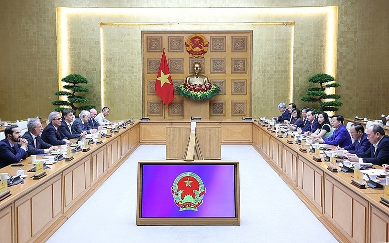 ឧបនាយករដ្ឋមន្ត្រី Tran Hong Ha ធ្វើការជាមួយក្រុមត្រួតពិនិត្យ IUU របស់ EC ឧបនាយករដ្ឋមន្ត្រី Tran Hong Ha ធ្វើការជាមួយក្រុមត្រួតពិនិត្យ IUU របស់ EC