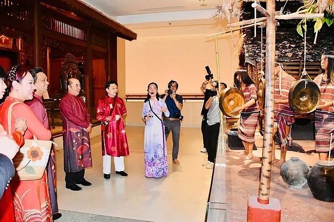 ពិធីជប់លៀងតែមិត្តភាពភ្ជាប់ប្រជាជនអាស៊ាន ពិធីជប់លៀងតែមិត្តភាពភ្ជាប់ប្រជាជនអាស៊ាន