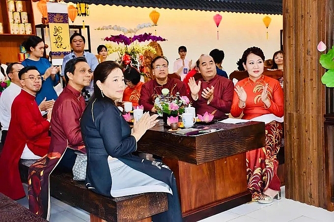 ពិធីជប់លៀងតែមិត្តភាពភ្ជាប់ប្រជាជនអាស៊ាន ពិធីជប់លៀងតែមិត្តភាពភ្ជាប់ប្រជាជនអាស៊ាន