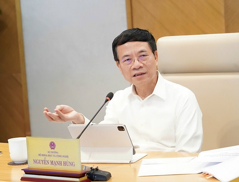 រដ្ឋមន្ត្រីក្រសួងវិទ្យាសាស្ត្រ និងបច្ចេកវិទ្យា ង្វៀន ម៉ាញ ហ៊ុង។