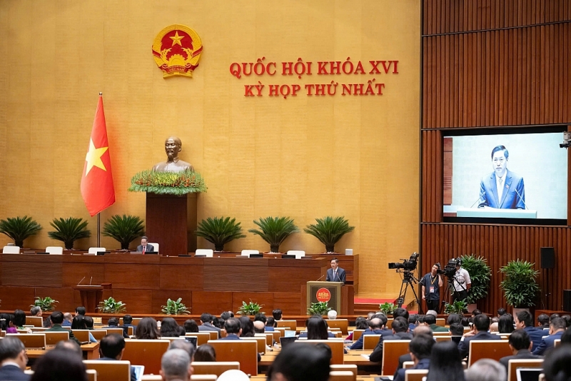 លោក ង្វៀន ហ៊ូវ ដុង សមាជិកក្រុមប្រឹក្សាជាតិរៀបចំការបោះឆ្នោត និងជាប្រធានគណៈកម្មាធិការកិច្ចការតំណាង បានរាយការណ៍អំពីលទ្ធផលនៃការផ្ទៀងផ្ទាត់លក្ខណៈសម្បត្តិរបស់តំណាងរាស្ត្រសម្រាប់នីតិកាលទី ១៦។ លោក ង្វៀន ហ៊ូវ ដុង សមាជិកក្រុមប្រឹក្សាជាតិរៀបចំការបោះឆ្នោត និងជាប្រធានគណៈកម្មាធិការកិច្ចការតំណាង បានរាយការណ៍អំពីលទ្ធផលនៃការផ្ទៀងផ្ទាត់លក្ខណៈសម្បត្តិរបស់តំណាងរាស្ត្រសម្រាប់នីតិកាលទី ១៦។