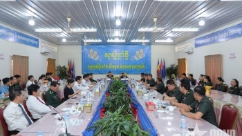 គណៈកម្មការដឹកនាំលេខ ៥១៥ ខេត្ត Tay Ninh (វៀតណាម) ទៅសួរសុខទុក្ខ និងជូនពរឆ្នាំថ្មីដល់យោធភូមិភាគពិសេស (កម្ពុជា)