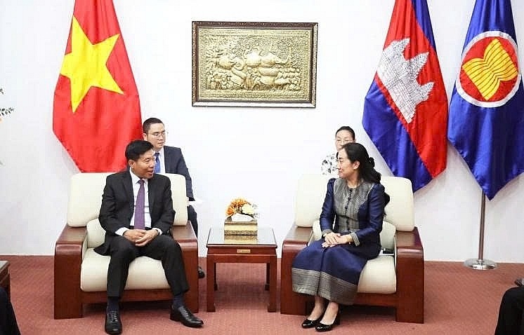 លោក Nguyen Manh Cuong អនុរដ្ឋមន្ត្រីក្រសួងការបរទេសវៀតណាម ជូនពរឆ្នាំថ្មី Bun Pimay របស់ឡាវ និងចូលឆ្នាំថ្មីរបស់កម្ពុជា លោក Nguyen Manh Cuong អនុរដ្ឋមន្ត្រីក្រសួងការបរទេសវៀតណាម ជូនពរឆ្នាំថ្មី Bun Pimay របស់ឡាវ និងចូលឆ្នាំថ្មីរបស់កម្ពុជា