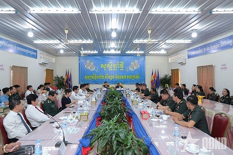 គណៈកម្មការដឹកនាំលេខ ៥១៥ ខេត្ត Tay Ninh (វៀតណាម) ទៅសួរសុខទុក្ខ និងជូនពរឆ្នាំថ្មីដល់យោធភូមិភាគពិសេស (កម្ពុជា)