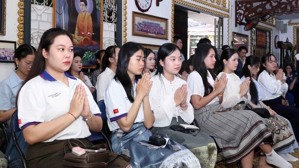 ពណ៌សម្បុរនៃបុណ្យចូលឆ្នាំថ្មីប្រពៃណីជាតិ កម្ពុជា-ឡាវ-ថៃ បញ្ចេញពន្លឺយ៉ាងត្រចះត្រចង់នៅទីក្រុងហូជីមិញ