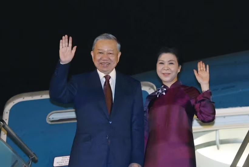 អគ្គលេខាបក្ស និងជាប្រធានរដ្ឋ លោក To Lam និងភរិយា អញ្ជើញចាកចេញពីទីក្រុងហាណូយ ដើម្បីបំពេញទស្សនកិច្ចផ្លូវរដ្ឋនៅប្រទេសចិន