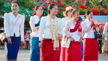 អភិបាលខេត្តកែប ជំរុញឱ្យលើកកម្ពស់វប្បធម៌ជាតិ និងលេងល្បែងប្រជាប្រិយក្នុងឱកាសបុណ្យចូលឆ្នាំខ្មែរ