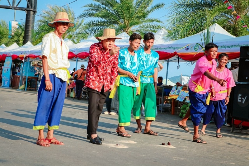 អភិបាលខេត្តកែប ជំរុញឱ្យលើកកម្ពស់វប្បធម៌ជាតិ និងលេងល្បែងប្រជាប្រិយក្នុងឱកាសបុណ្យចូលឆ្នាំខ្មែរ