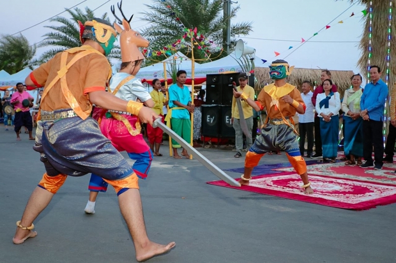 អភិបាលខេត្តកែប ជំរុញឱ្យលើកកម្ពស់វប្បធម៌ជាតិ និងលេងល្បែងប្រជាប្រិយក្នុងឱកាសបុណ្យចូលឆ្នាំខ្មែរ