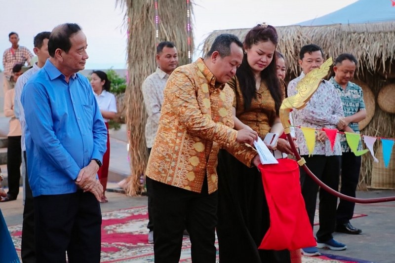 អភិបាលខេត្តកែប ជំរុញឱ្យលើកកម្ពស់វប្បធម៌ជាតិ និងលេងល្បែងប្រជាប្រិយក្នុងឱកាសបុណ្យចូលឆ្នាំខ្មែរ