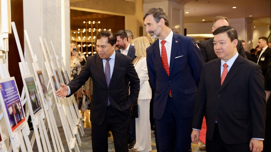 រក្សាខ្សែចំណងតភ្ជាប់រវាងប្រជាជន វៀតណាម – ស្លូវ៉ាគី