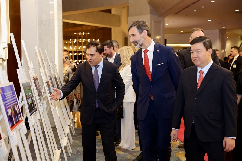 រក្សាខ្សែចំណងតភ្ជាប់រវាងប្រជាជន វៀតណាម – ស្លូវ៉ាគី