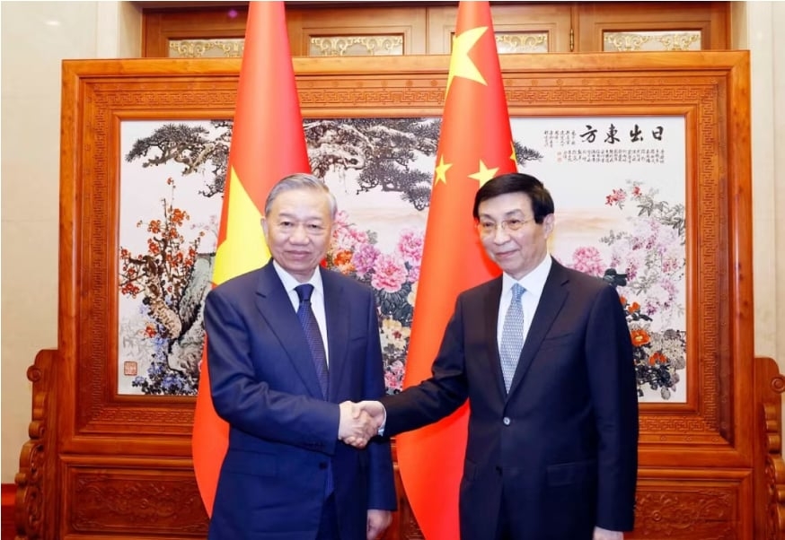 អគ្គលេខាបក្ស ប្រធានរដ្ឋលោកតូ ឡឹម អញ្ជើញជួបជាមួយប្រធានសភាប្រឹក្សានយោបាយប្រជាជនទូទាំងប្រទេសចិនលោកវ៉ាង ហ៊ូ នីង អគ្គលេខាបក្ស ប្រធានរដ្ឋលោកតូ ឡឹម អញ្ជើញជួបជាមួយប្រធានសភាប្រឹក្សានយោបាយប្រជាជនទូទាំងប្រទេសចិនលោកវ៉ាង ហ៊ូ នីង