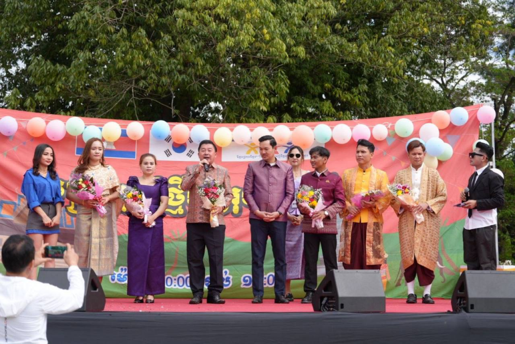 ពលករ និងសហគមន៍ខ្មែរនៅកូរ៉េជាង ២ម៉ឺននាក់ អបអរសាទរបុណ្យចូលឆ្នាំខ្មែរនៅ ១២ ទីតាំងយ៉ាងអធិកអធម ពលករ និងសហគមន៍ខ្មែរនៅកូរ៉េជាង ២ម៉ឺននាក់ អបអរសាទរបុណ្យចូលឆ្នាំខ្មែរនៅ ១២ ទីតាំងយ៉ាងអធិកអធម