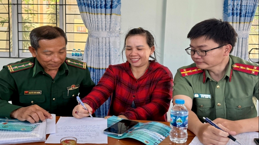 ខេត្ត Dak Lak៖ អ្នកនេសាទចុះហត្ថលេខាលើកិច្ចសន្យាប្រឆាំងនឹងការនេសាទខុសច្បាប់ IUU